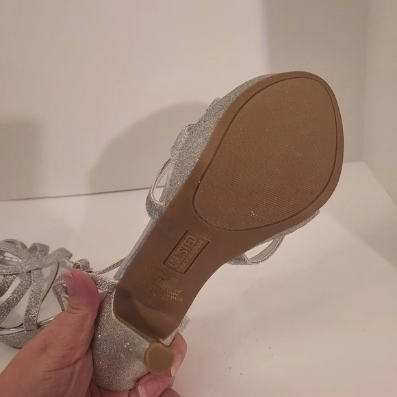 Unlisted A Kenneth Cole Production Hour Friend Silver Glitter Heels in Size 8 - Picture 12 of 12